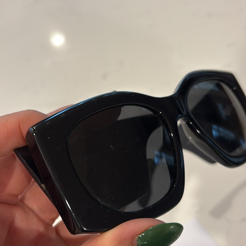 Burberry black sunglassesses - Picture 5 of 9